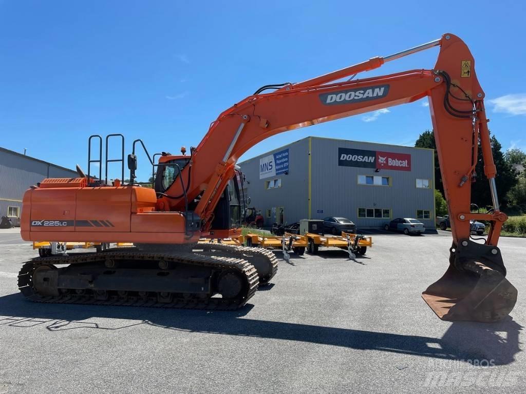Doosan DX 225 LC-3 Telakaivukoneet
