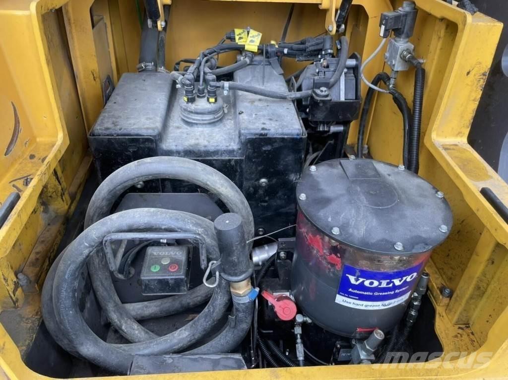 Volvo EC300 E Telakaivukoneet