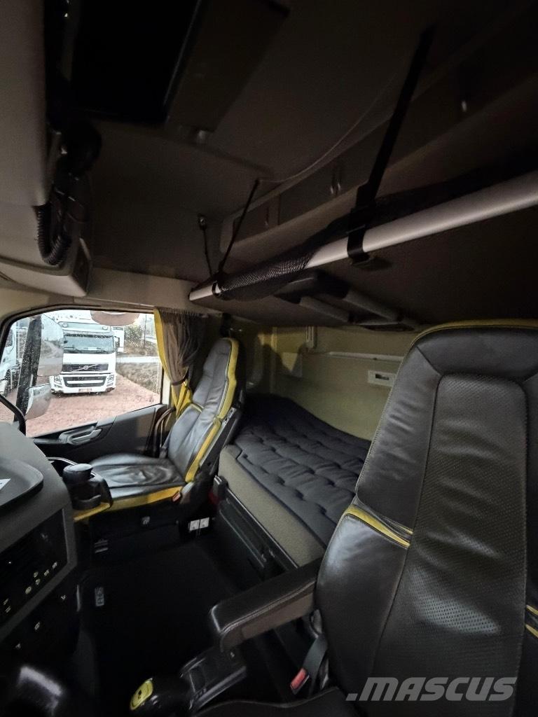 Volvo FH16 6x4 Vetopöytäautot