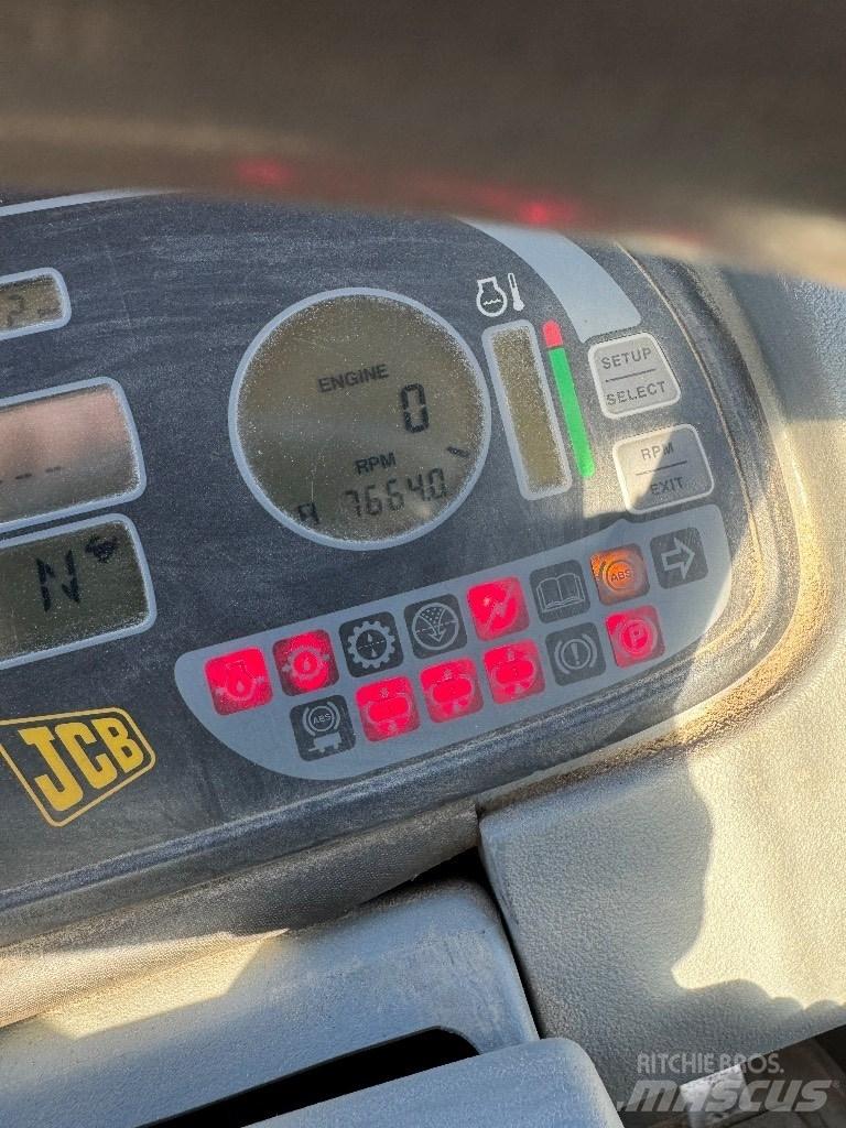 JCB Fastrac 3185 Traktorit