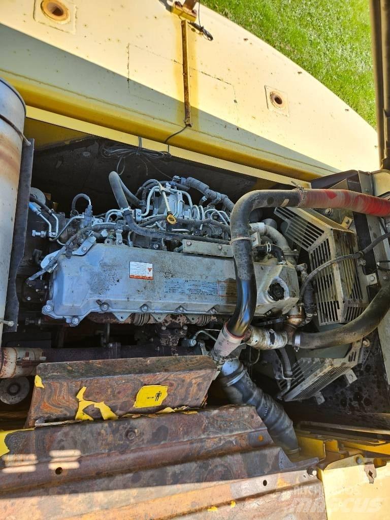 New Holland E 385 B Telakaivukoneet
