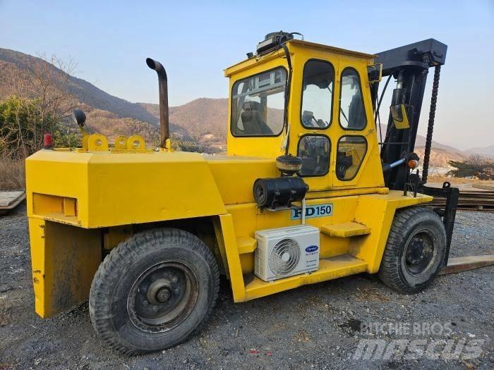 Komatsu FD 150 Työntömastotrukit