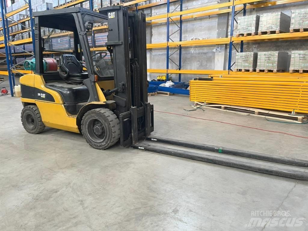 CAT CAT GP30N Nestekaasutrukit