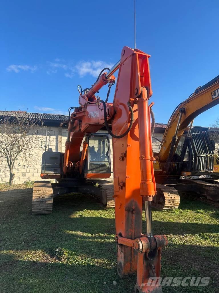 Hitachi ZAXIS 210LC Puomit