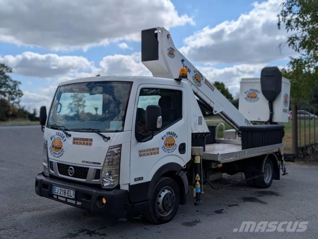 Nissan NT400 Nostolava-autot