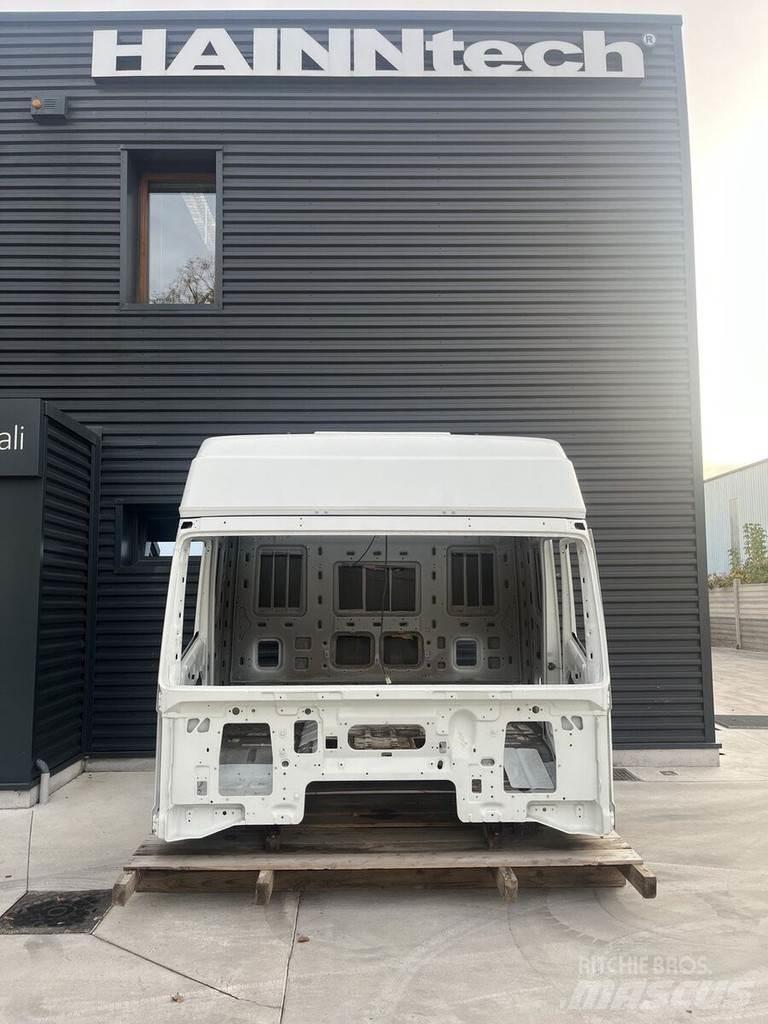 Iveco EUROSTAR Ohjaamot ja sisustat