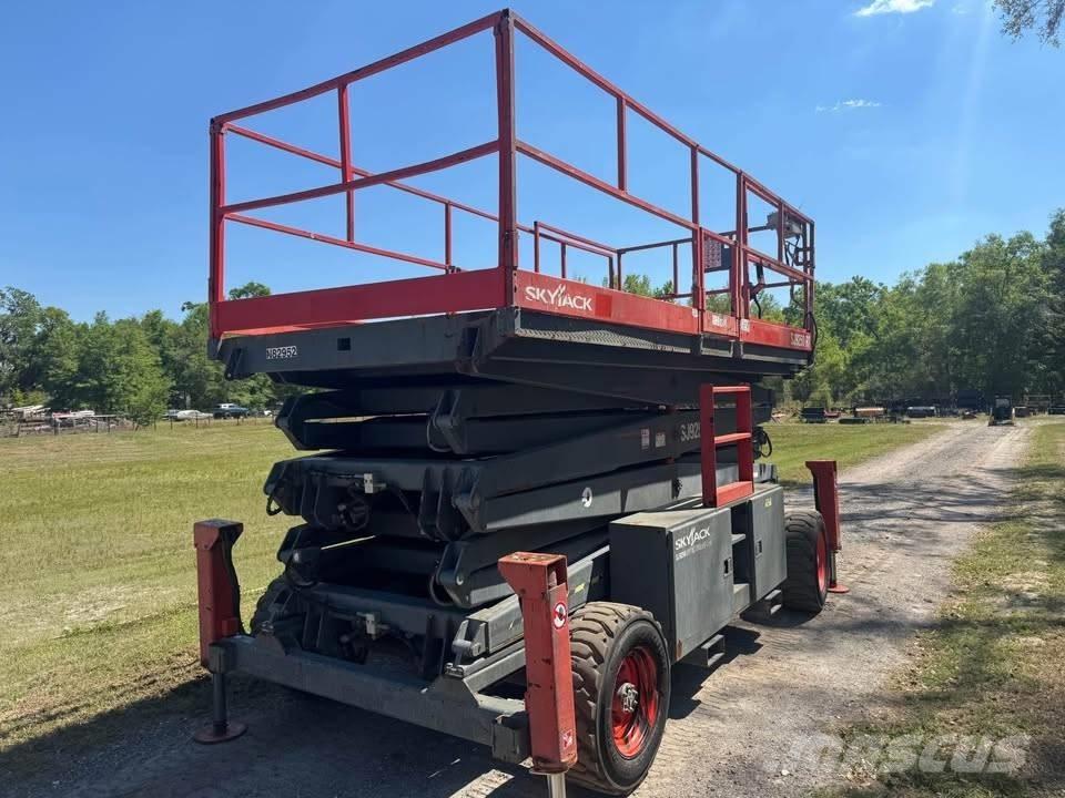 SkyJack SJ 9250 RT Saksilavat