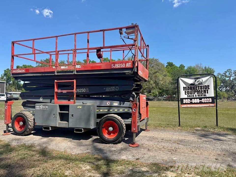 SkyJack SJ 9250 RT Saksilavat