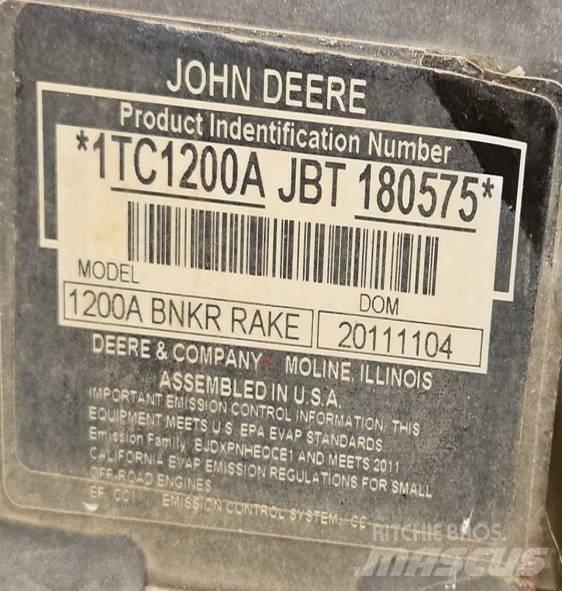 John Deere 1200 A Bunkkerikoneet