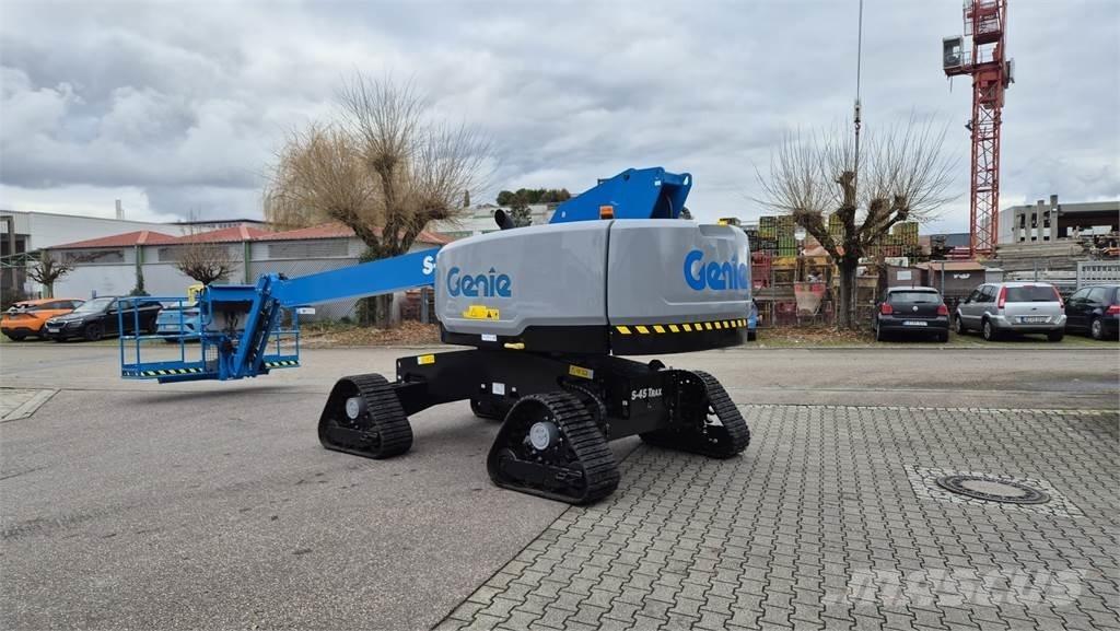 Genie S-45 TraX Kuukulkijat