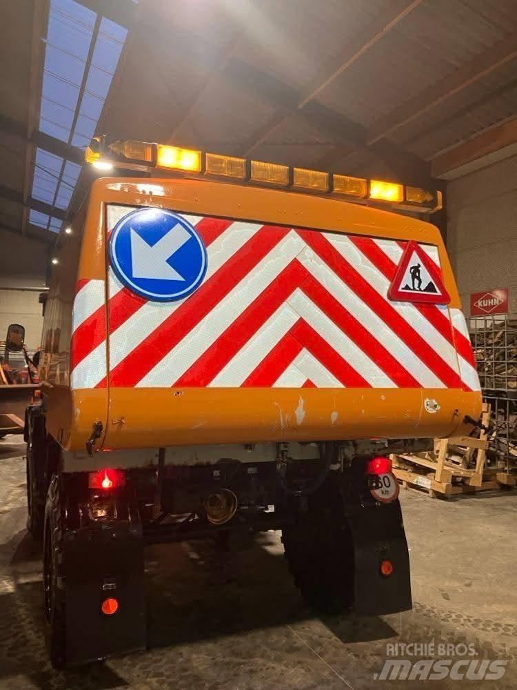 Mercedes-Benz unimog Lakaisukoneet