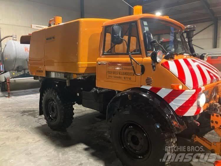 Mercedes-Benz unimog Lakaisukoneet