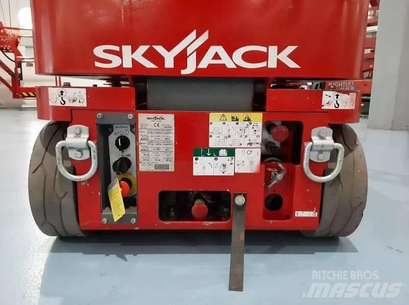 SkyJack SJ 12 Henkilönostimet ja nostolaitteet