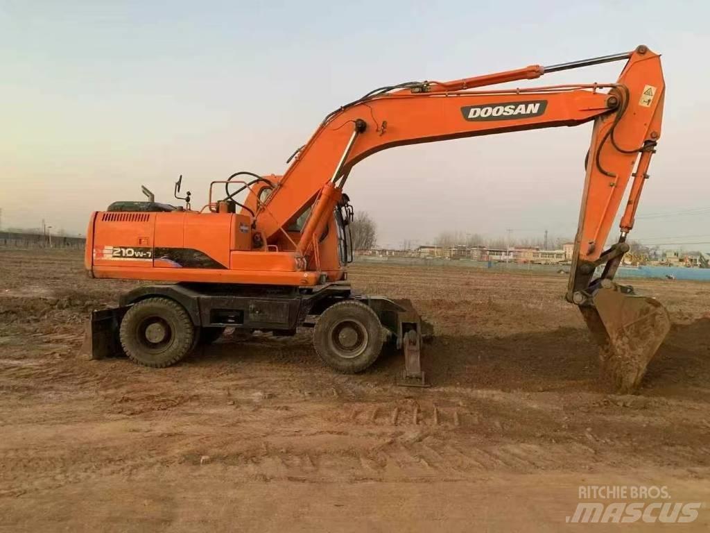 Doosan DH 210 W-7 Pyöräkaivukoneet