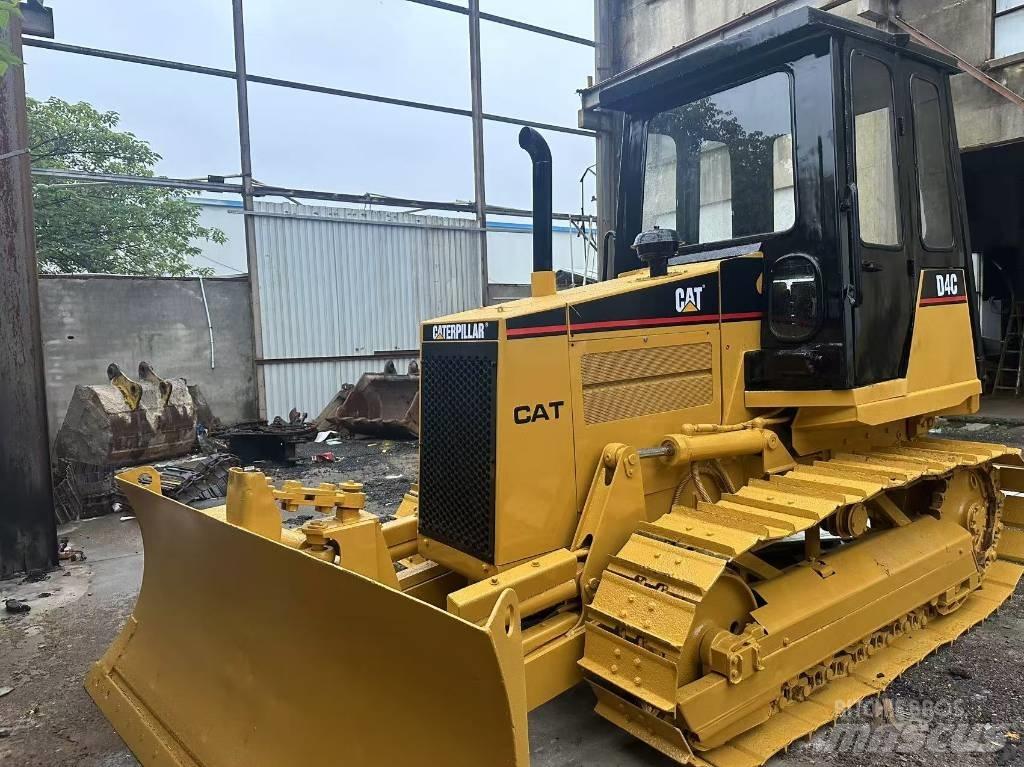 CAT D 4 C Telaketjupuskutraktorit