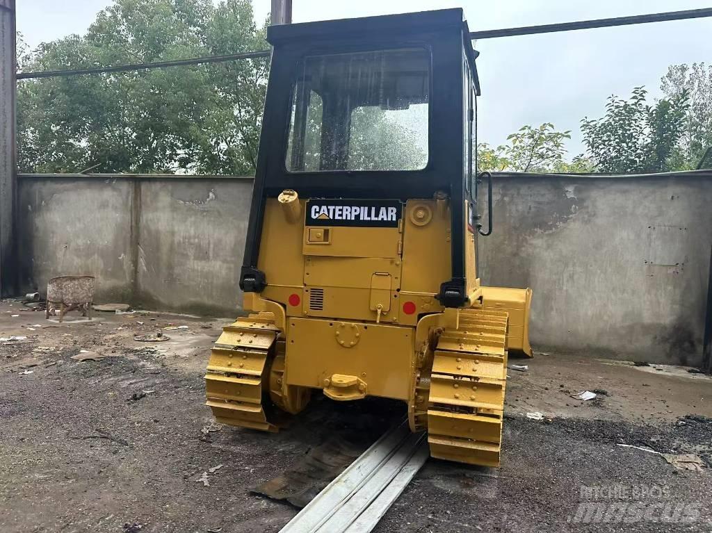CAT D 4 C Telaketjupuskutraktorit