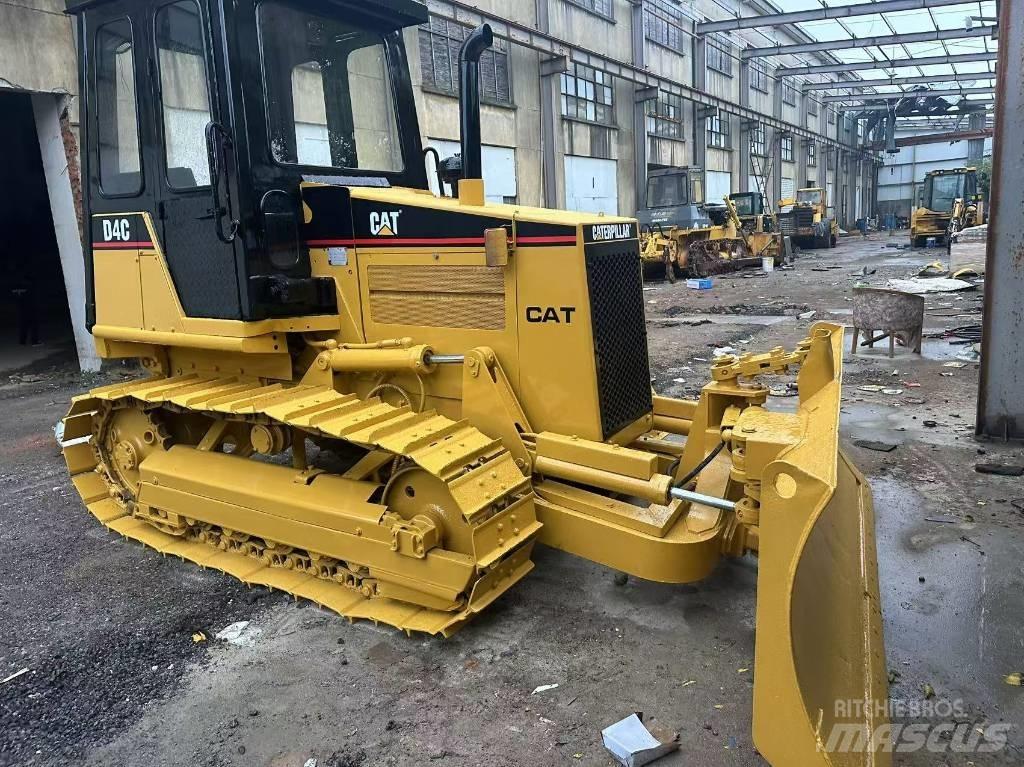 CAT D 4 C Telaketjupuskutraktorit