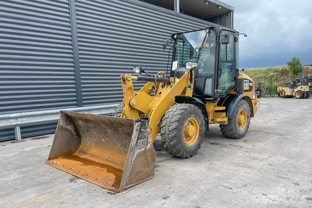 CAT 907M Pyöräkuormaajat