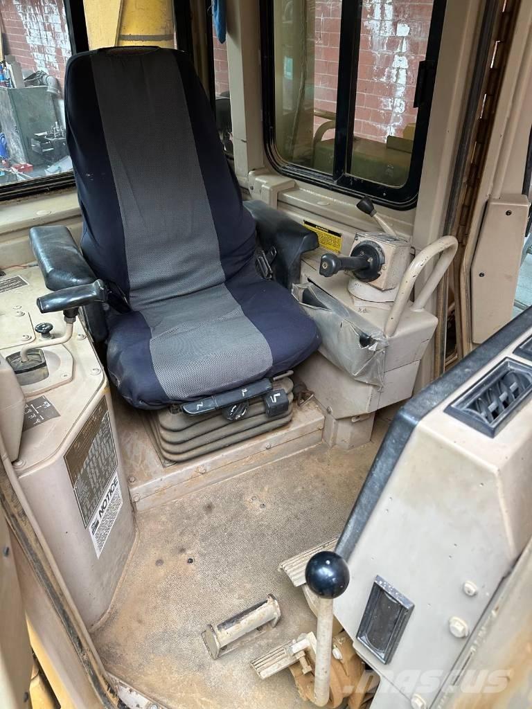 CAT D 6 H II Telaketjupuskutraktorit