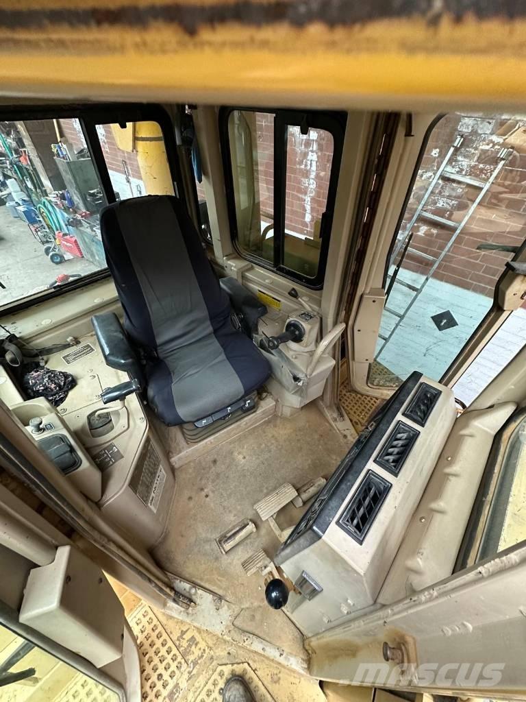 CAT D 6 H II Telaketjupuskutraktorit