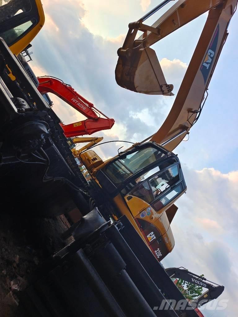 CAT 320 C Amfibio-kaivinkoneet