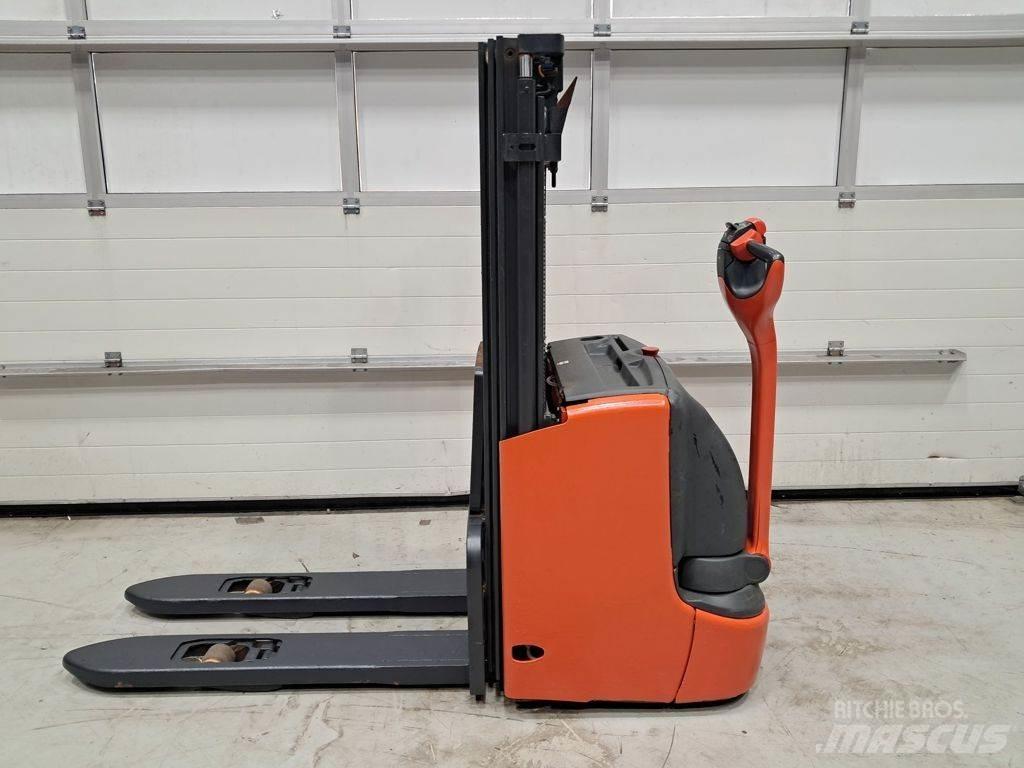Linde L12I Käyden ajettavat pinoamistrukit