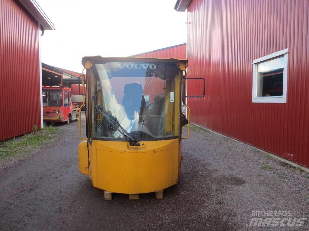 Volvo L 180 D Ohjaamo ja sisusta