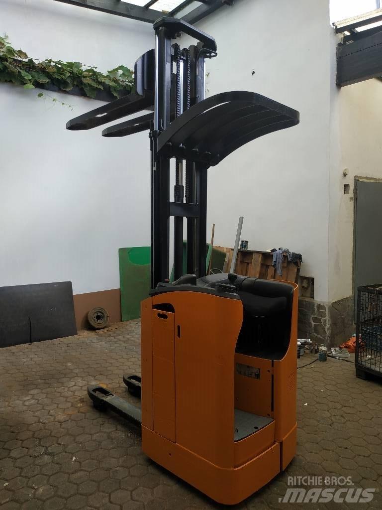 Still Aufsitzstapler Sähkötrukit