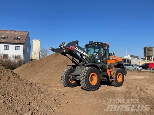 Doosan DL 220 Pyöräkuormaajat
