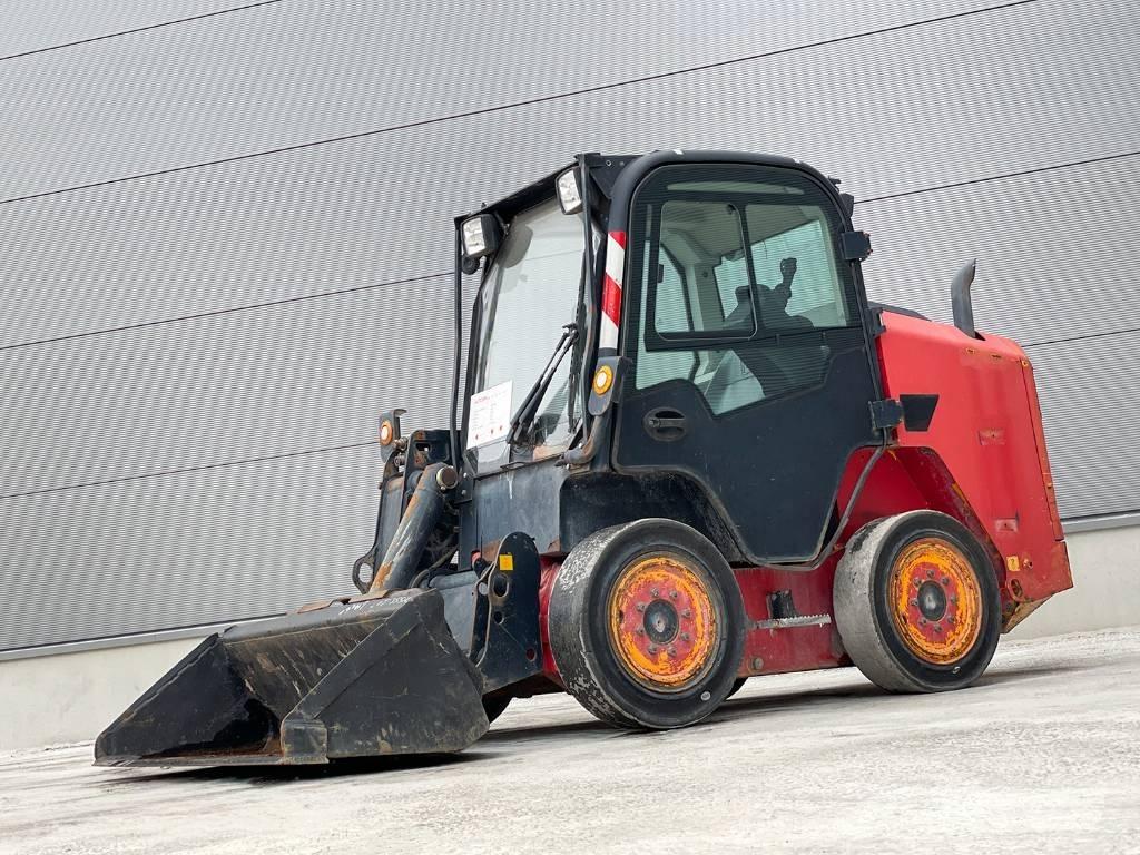 JCB R260 Liukuohjatut kuormaajat