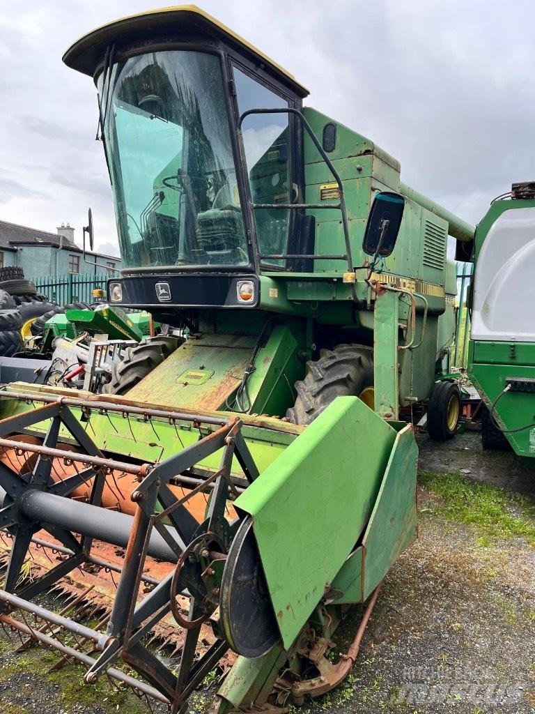 John Deere 1055 Leikkuupuimurit
