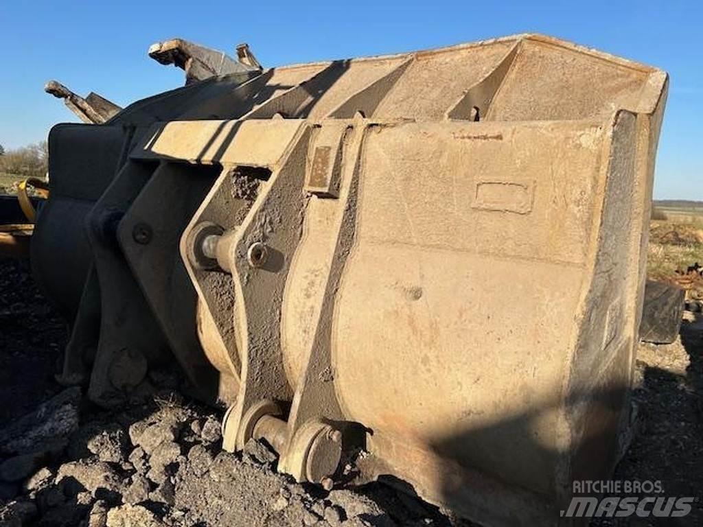 CAT 973D Kauhat
