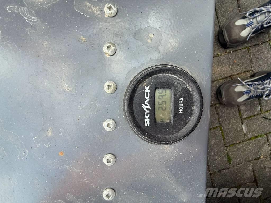 SkyJack SJ 3219 Saksilavat