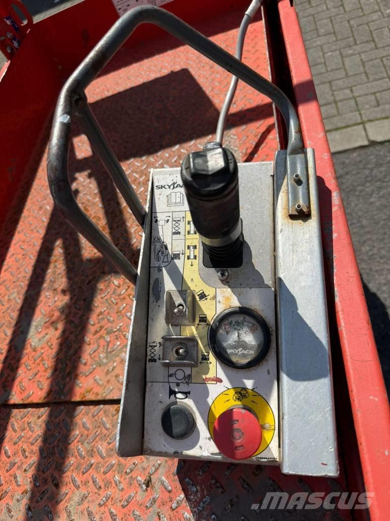 SkyJack SJ 3219 Saksilavat
