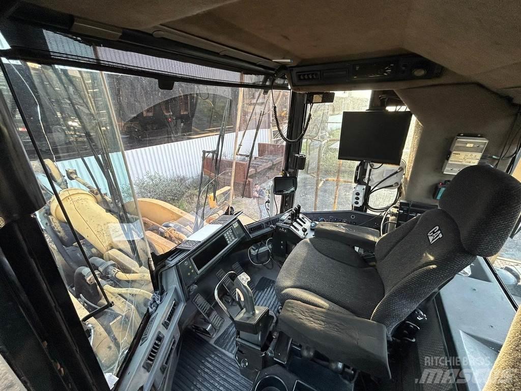 CAT 990 Pyöräkuormaajat