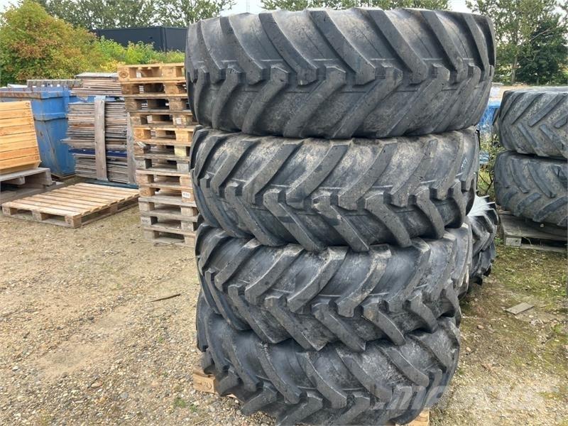  - - - 440/80R28 Renkaat ja vanteet