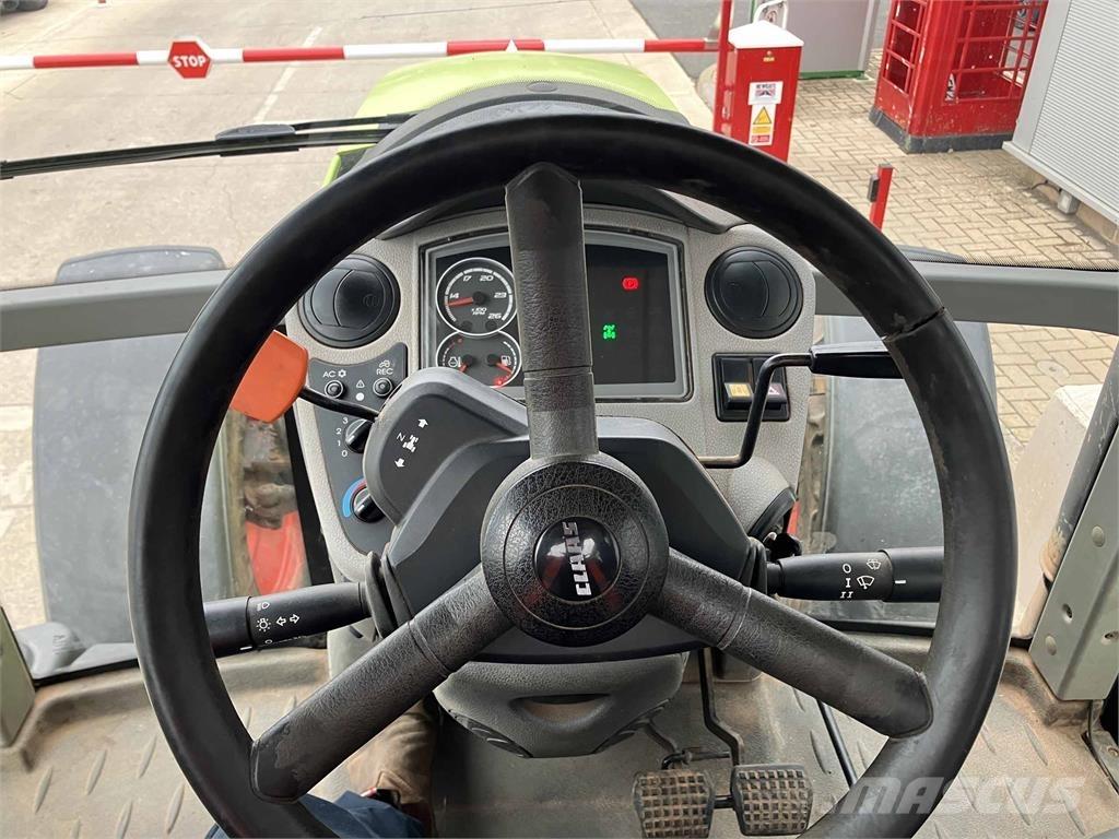 CLAAS Arion 620C Traktorit