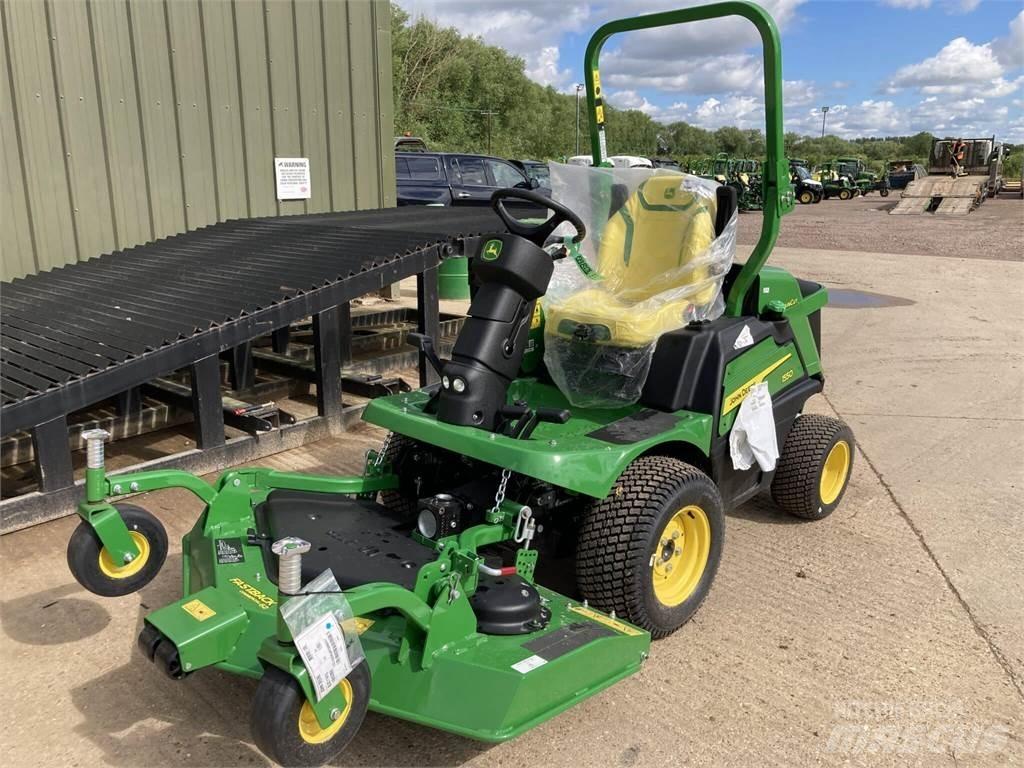 John Deere 1550 Päältäajettavat ruohonleikkurit