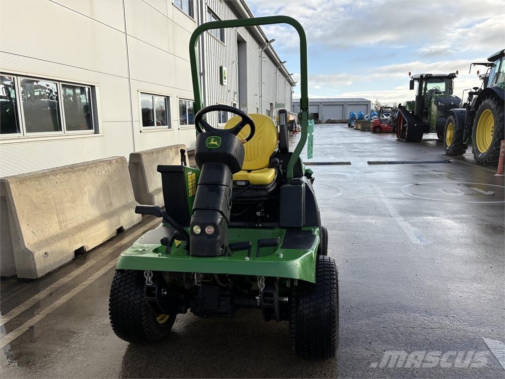 John Deere 1570 Päältäajettavat ruohonleikkurit