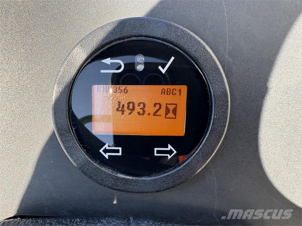 John Deere 1570 Päältäajettavat ruohonleikkurit