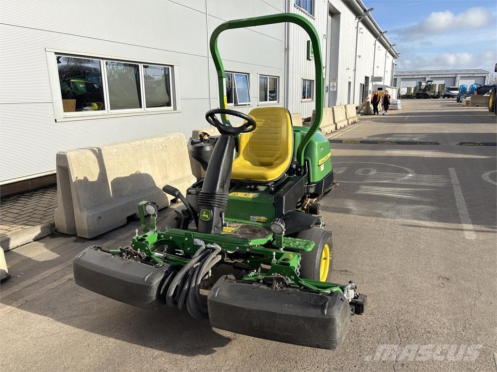 John Deere 2550 Perässäkäveltävät leikkurit