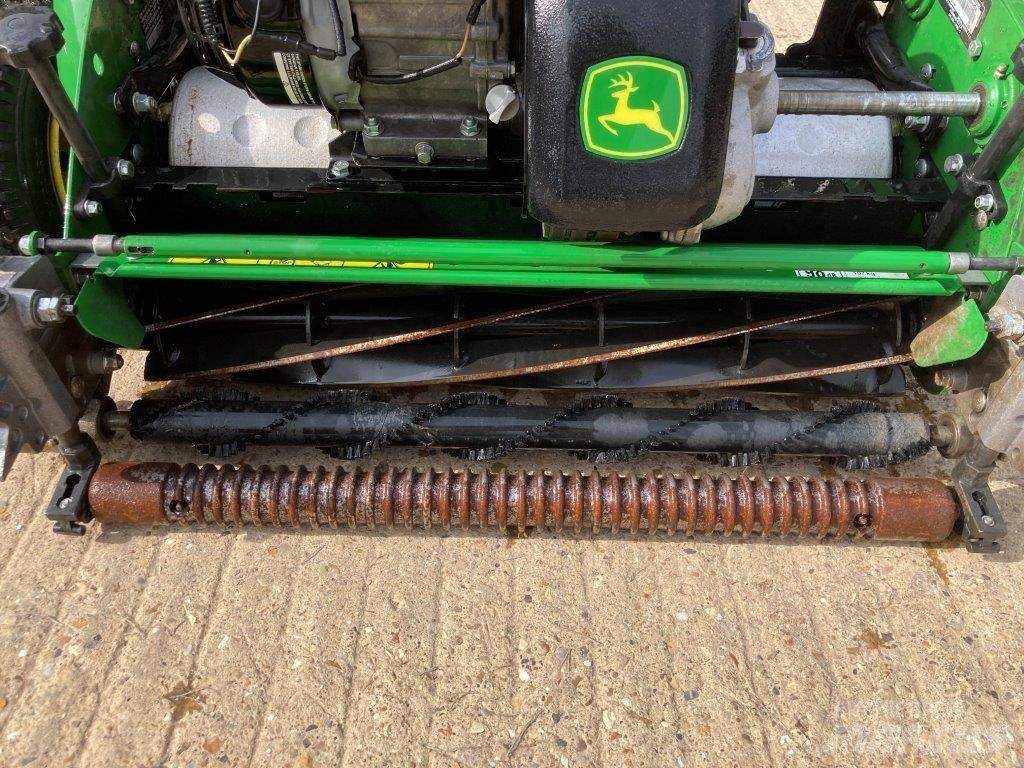 John Deere 260SL Perässäkäveltävät leikkurit