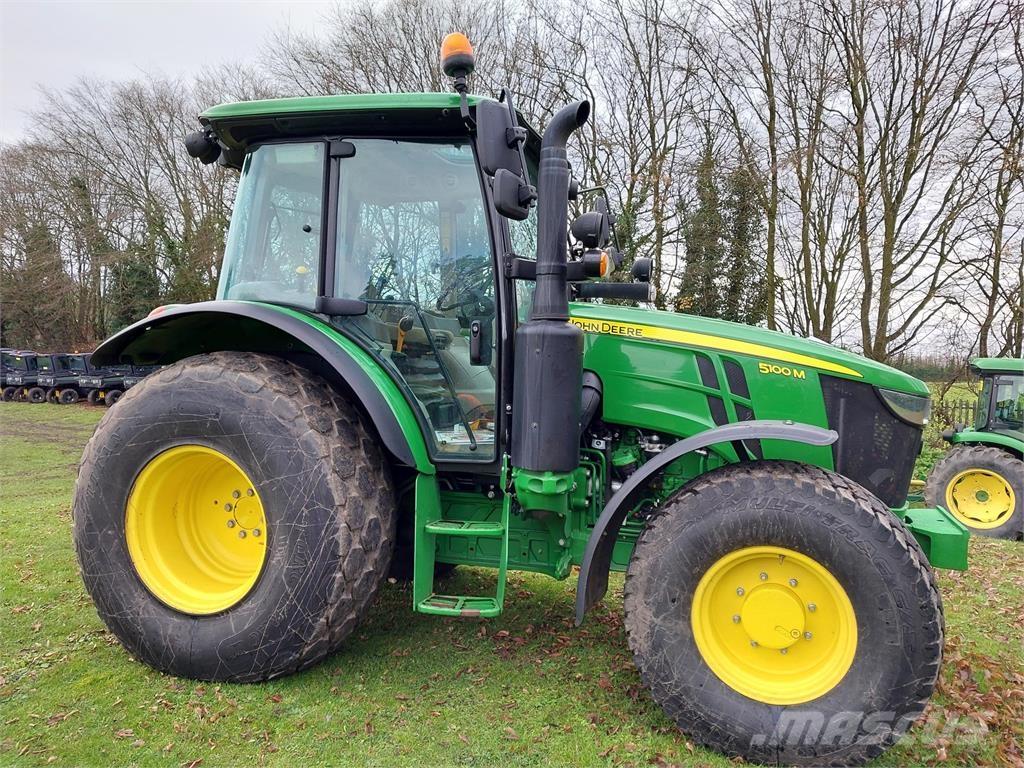 John Deere 5100M Traktorit