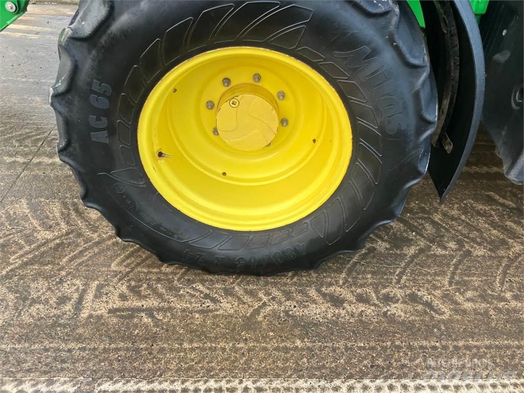 John Deere 6120M Traktorit