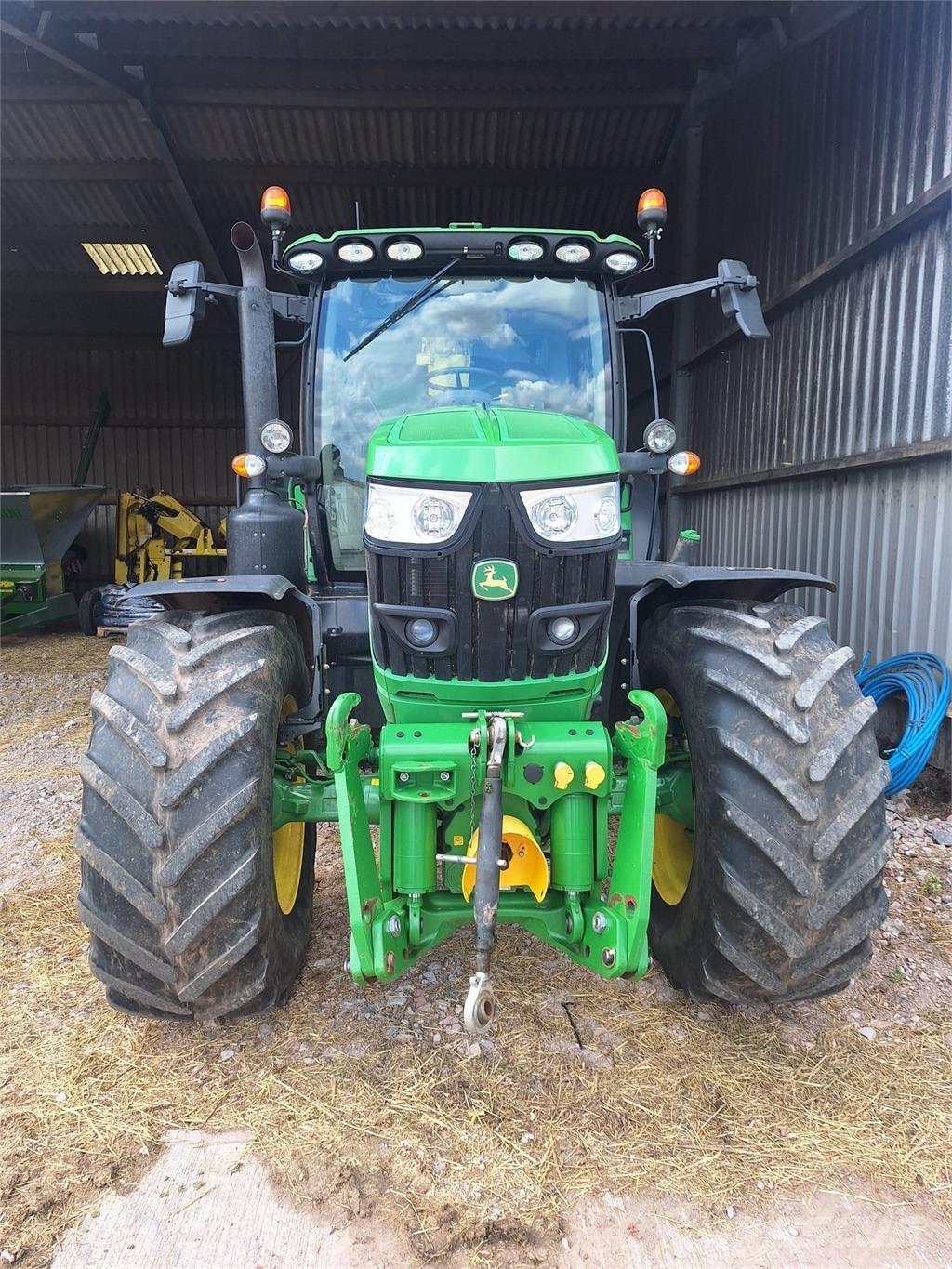 John Deere 6155R Traktorit