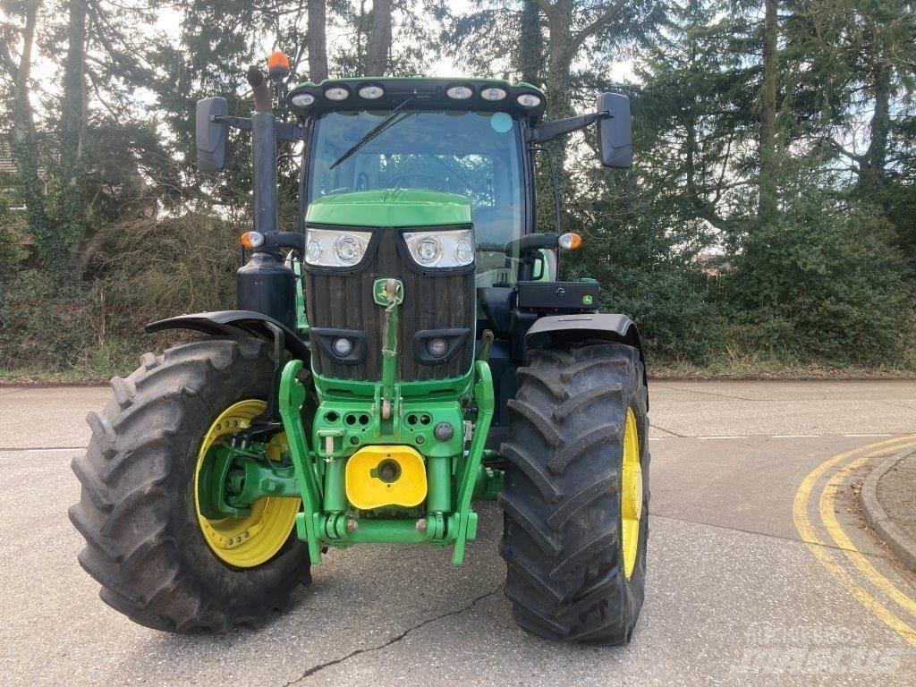 John Deere 6215R Traktorit