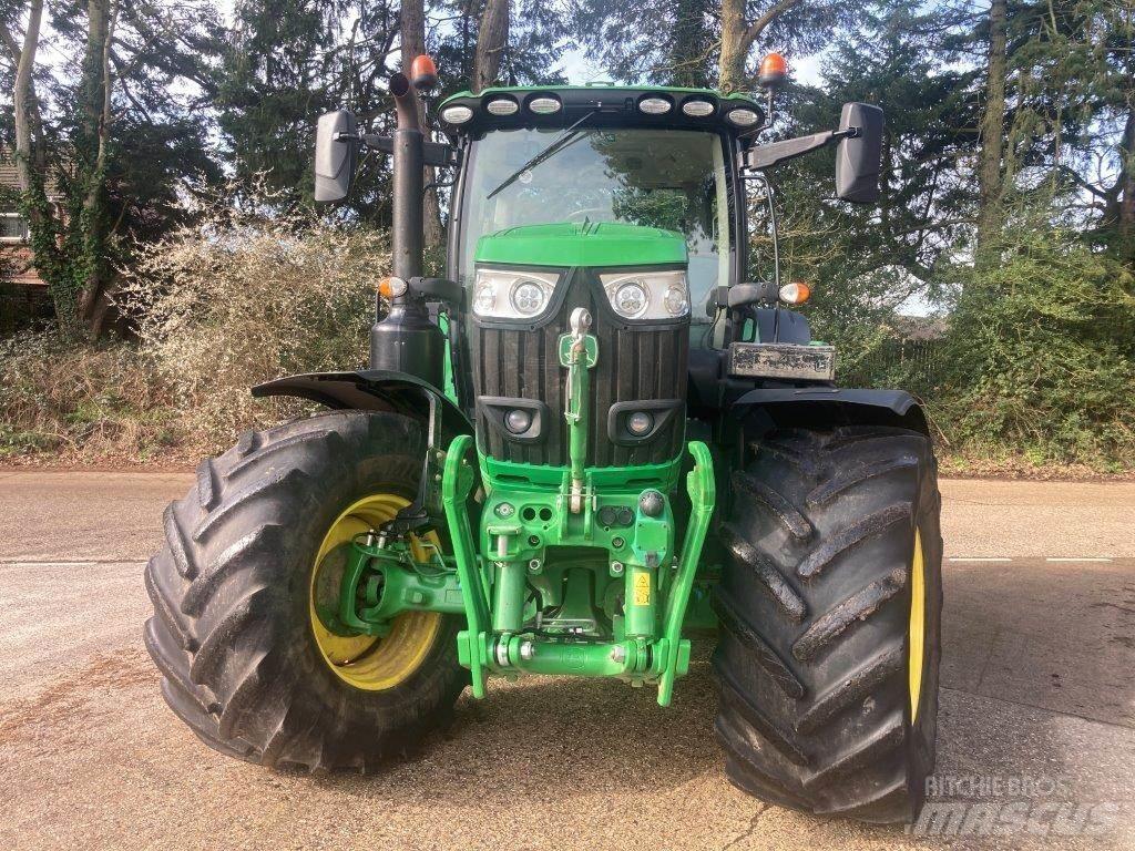 John Deere 6215R Traktorit