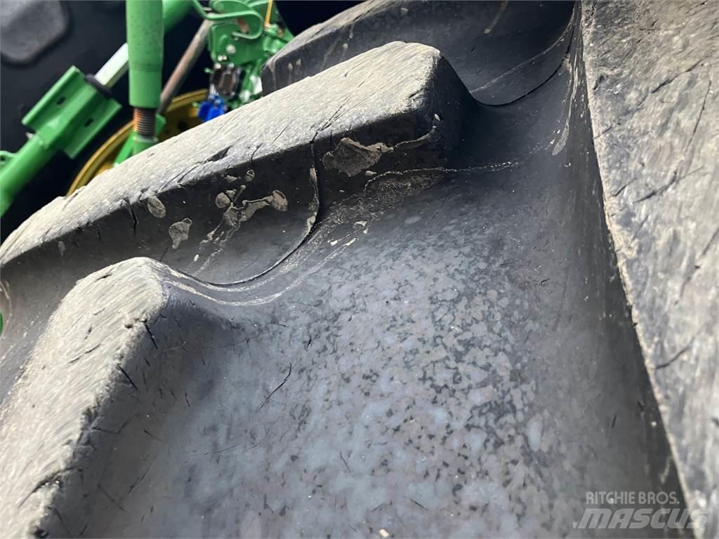John Deere 6215R Traktorit