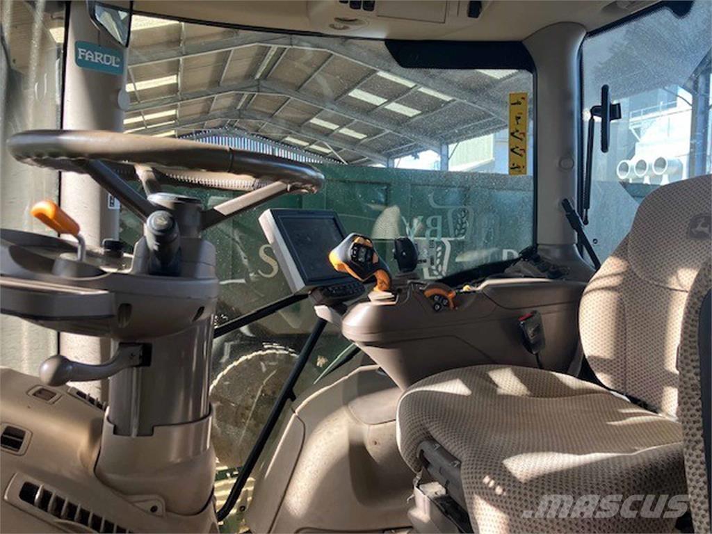 John Deere 6215R Traktorit