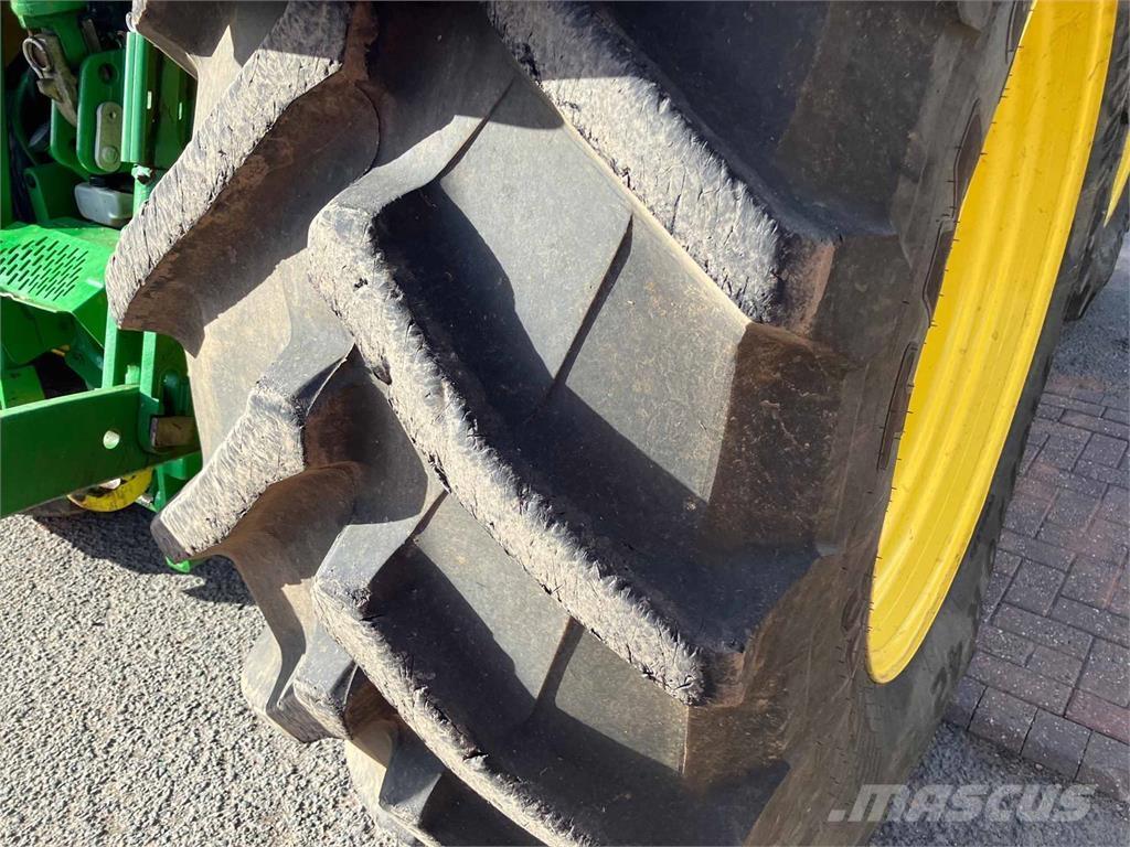 John Deere 6R 215 Traktorit